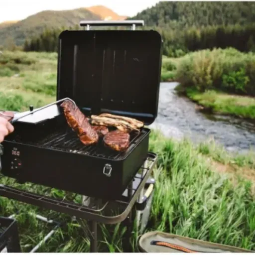 Test Traeger Ranger : le petit barbecue à pellets qui tient (presque) dans le coffre