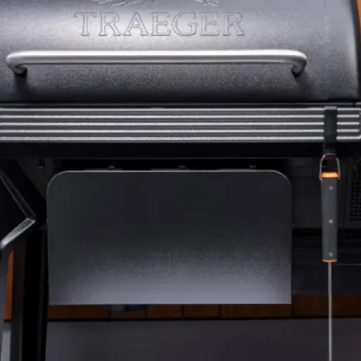 Test Traeger Grills P.A.L Pop-and-Lock Étagère avant XS : la petite tablette qui simplifie un peu la vie au barbecue