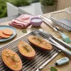 Griller les yams avec une grille premium : l’accessoire signature de votre cuisine outdoor